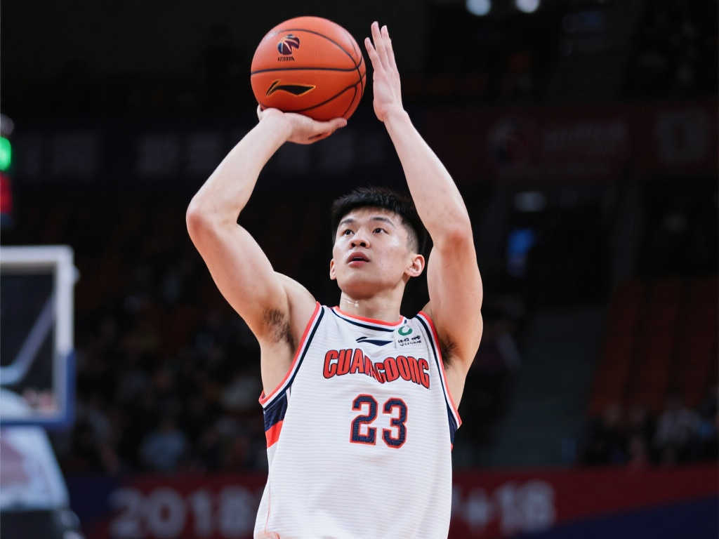 神射手风采!陈盈骏三分球13投6中砍下23分,正负值高达+18